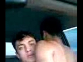 2 gostosos brasileiros fodendo no carro part1