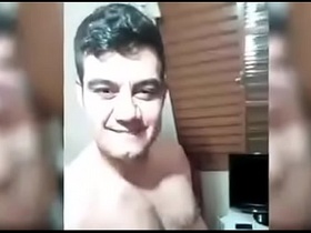 Yuri ga&uacute;cho mostra seu pau volumoso!